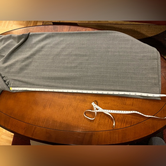 Wide leg pants. Elastic waistband. 2 pockets. Belted. Grey w/ white stripes. M - Picture 10 of 12